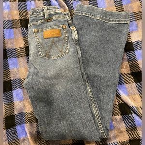 Size 28x34 wrangler flare jeans.